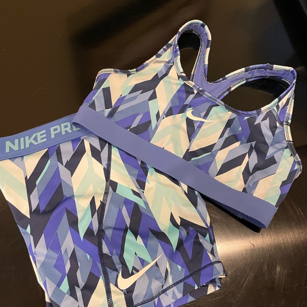 Nike Pro Multicolor Geometric Sports Set